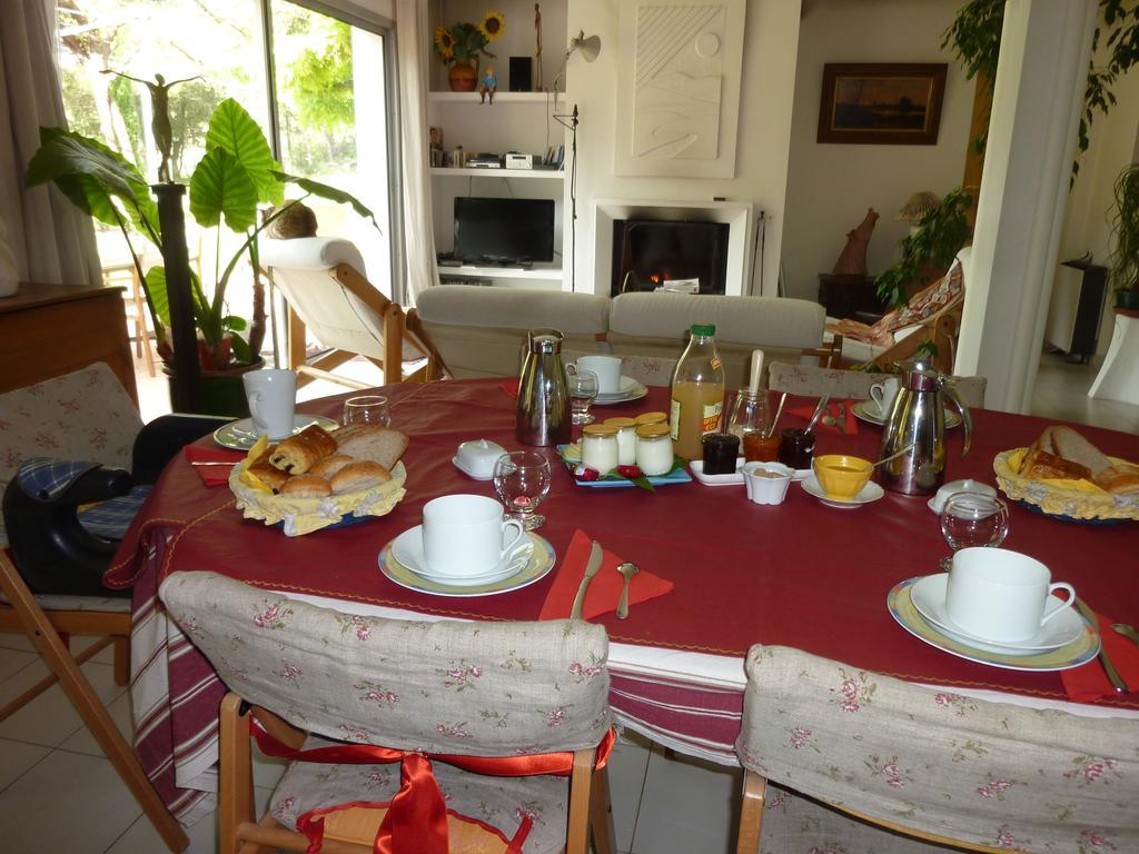 La Genestiere Bed & Breakfast Clermont-lʼHérault Exterior foto
